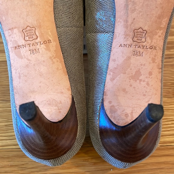 Ann Taylor Perfect Kitten Heels, Forest Moss, 7.5 M - Picture 4 of 5